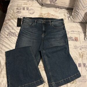 NWT - Silver High Note Flare Indigo color Jeans. Size 16x35